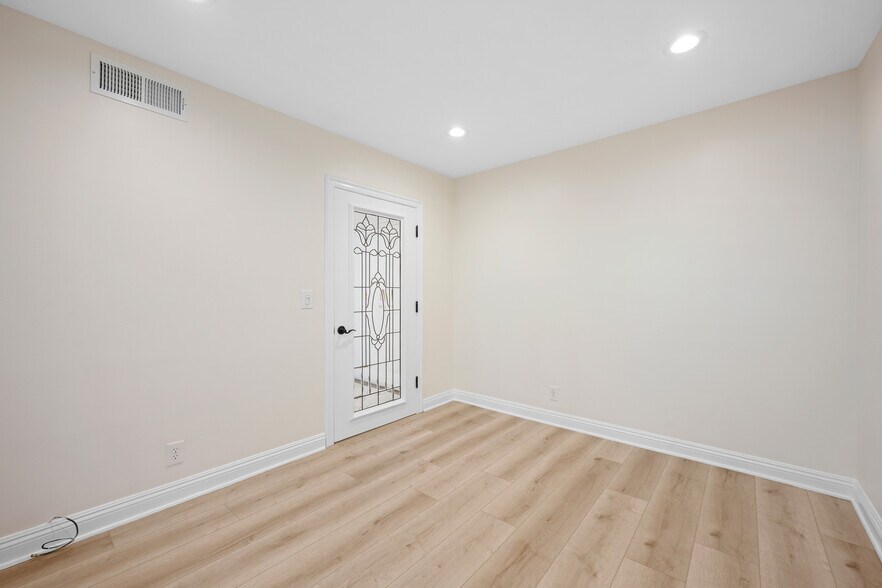 Building Photo - 14141 Dickens St