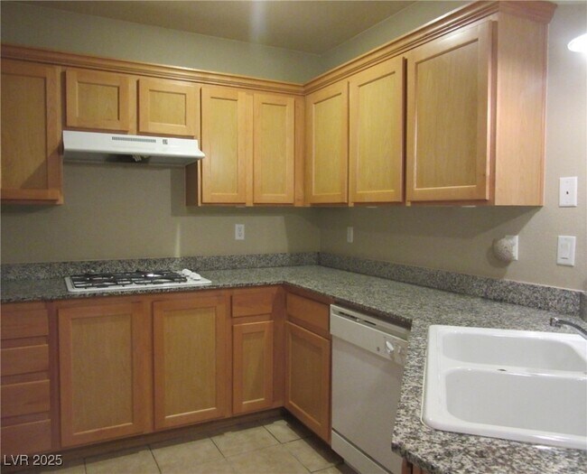 Primary Photo - 71 E Agate Ave