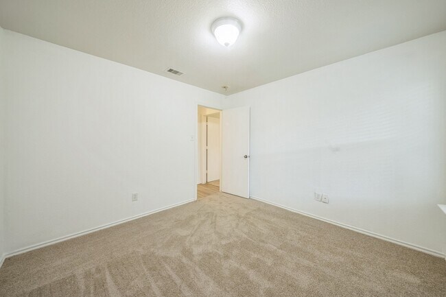 Building Photo - 5751 Wandering Creek Dr