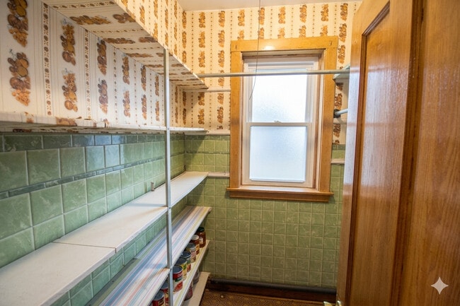 Building Photo - 2132 W Walton St