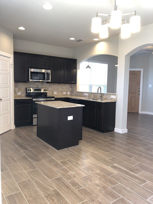 Building Photo - 1044 Sierra Vista Ct