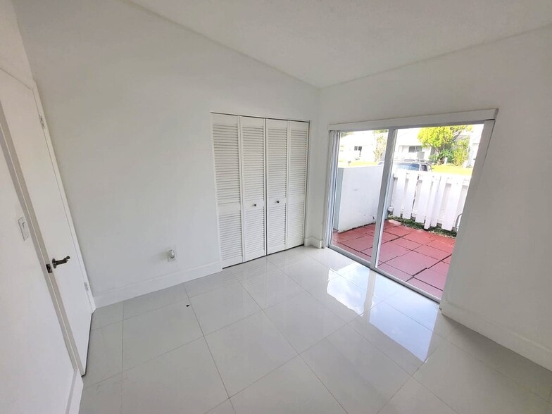 Building Photo - 10345 SW 209th Ln