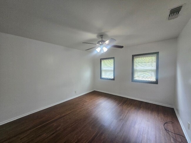 Building Photo - 2 Bedroom in La Crescenta