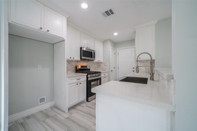 Building Photo - 7115 Shady Moss Ln