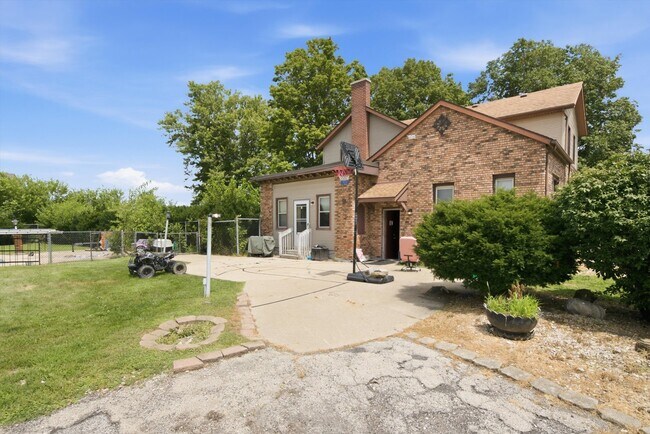 Building Photo - 24134 IL-53