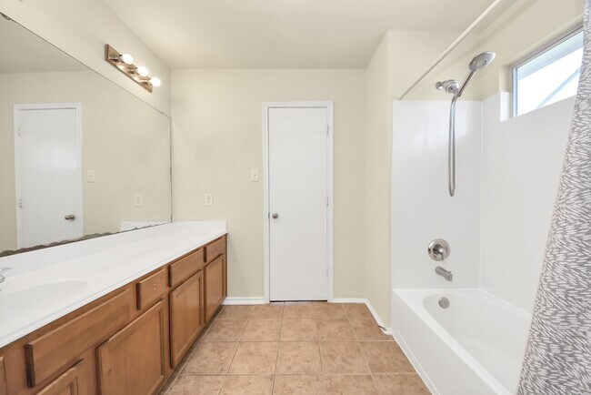 Building Photo - 14423 Hillard Green Ln
