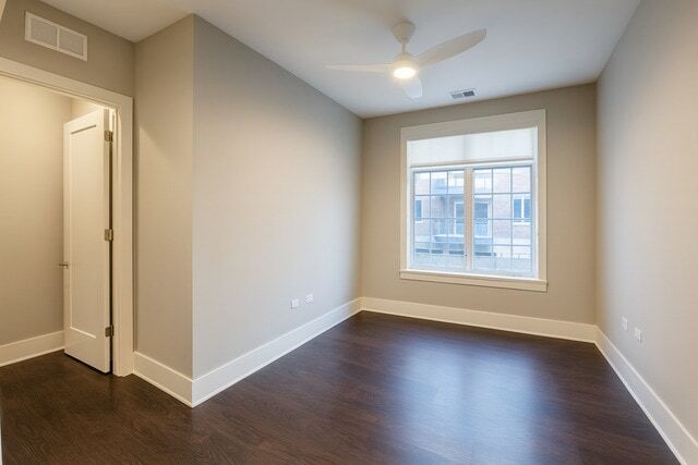 Building Photo - 2050 N Clark St
