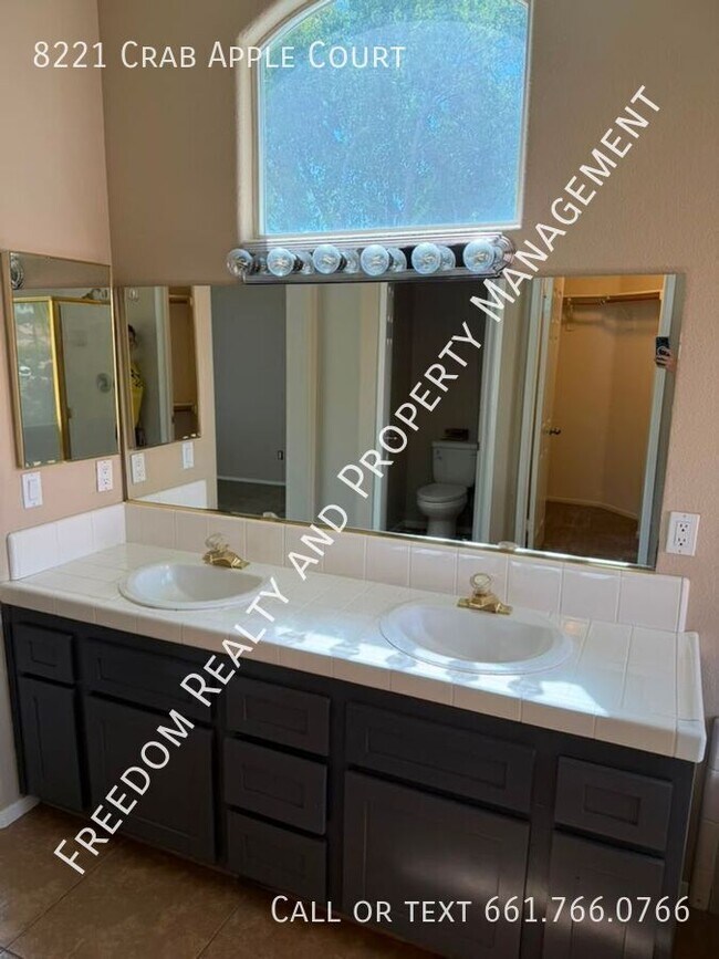Building Photo - 8221 Crab Apple Ct