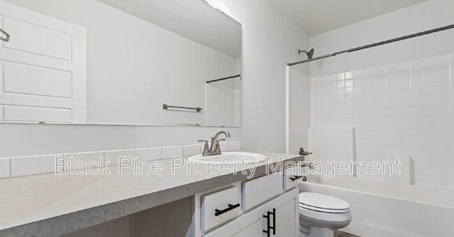 Building Photo - 3949 N Amberwood Ave