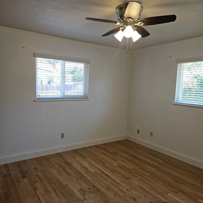 Building Photo - 1610 Springwood Dr