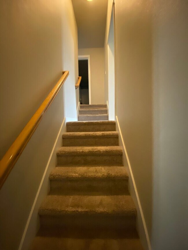 Building Photo - Spacious 3-Bedroom Home with Bonus Room in...