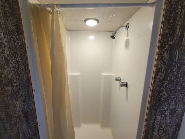 Building Photo - Small Home ADU in Myrtle Point