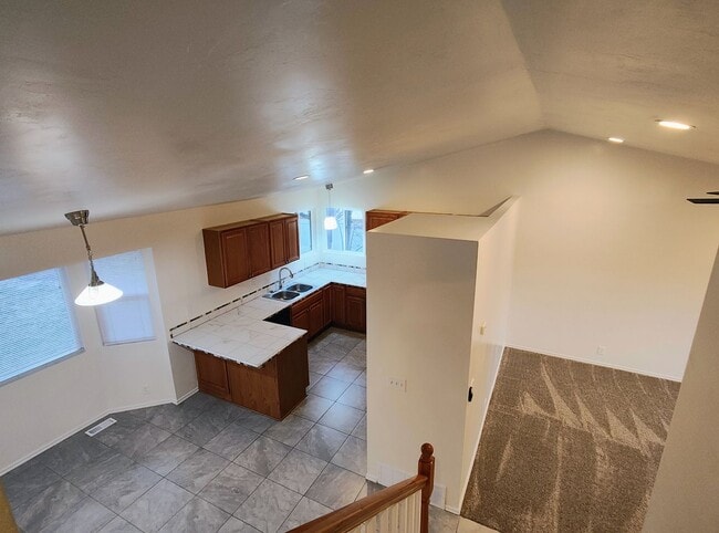 Building Photo - Updated 4 Bd 3 Ba Home in Sandy