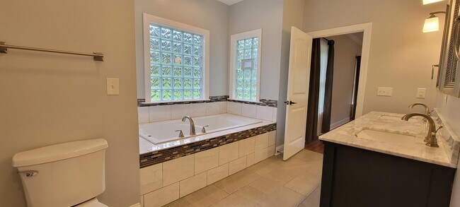 Building Photo - 343 Old Gait Dr