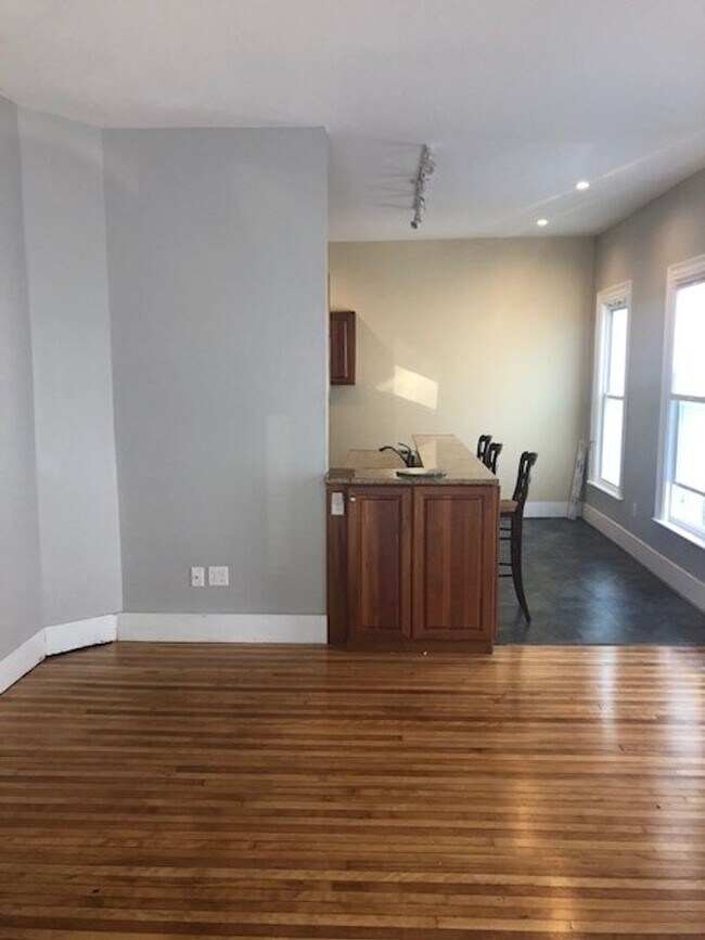 Building Photo - 28 Gilman St