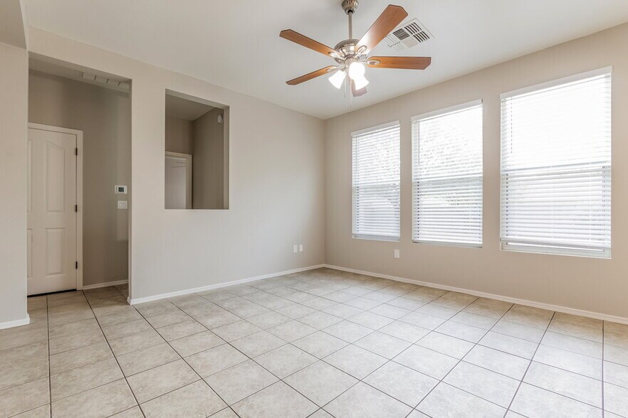 Building Photo - 4961 W Calle Don Alfonso