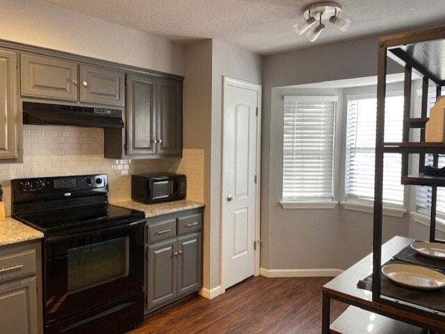 Building Photo - 2300 Oakwood Ave