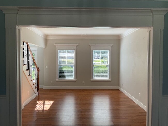 Building Photo - 4 Bedroom 2.5 Bathroom located in Old Mill...