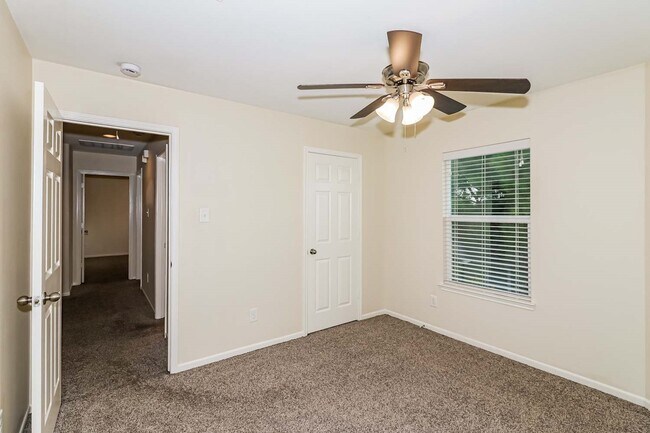 Building Photo - 5806 Le Carpe Plantation Ct