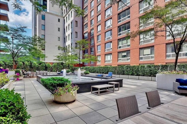 Building Photo - 555 W 23 St