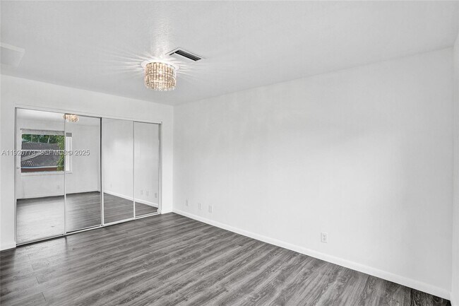 Building Photo - 740 Cypress Pointe Dr E