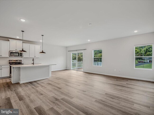 Building Photo - 290 Scoter Rd