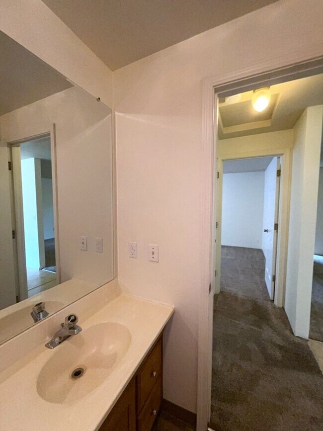 Building Photo - 2521 Yew St