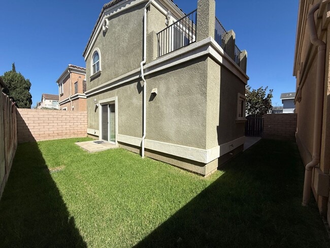 Building Photo - Centrally Located Large Two Story Home on ...