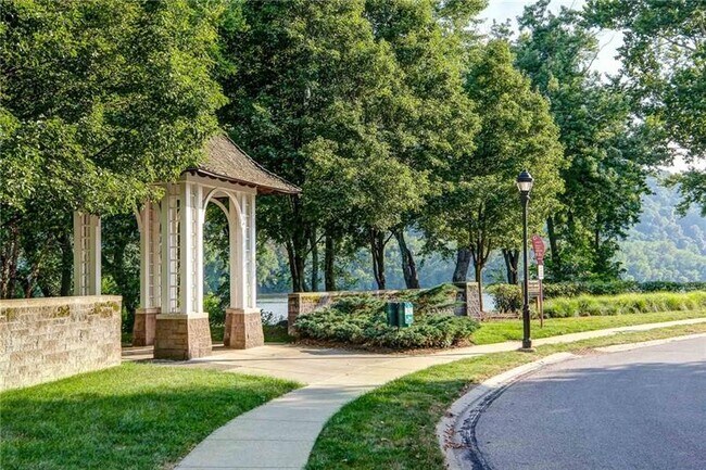 Building Photo - 612 Arbor Ct