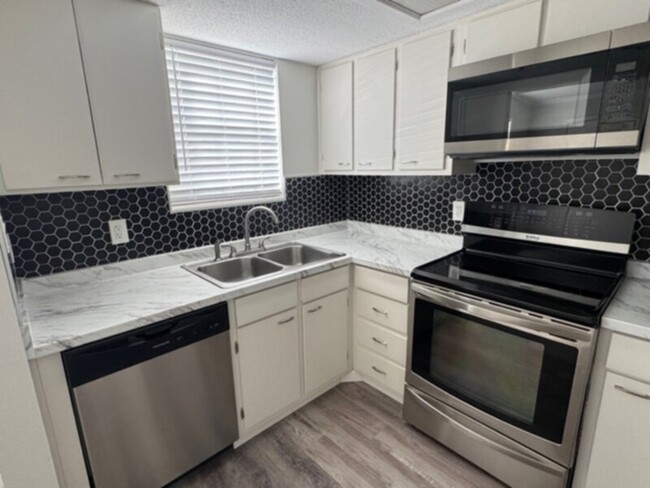 Building Photo - Recently Remodeled Winter Park 1 Bed, 1 Ba...