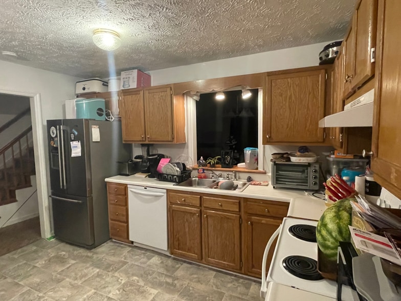 Building Photo - 7145 Dayspring Dr