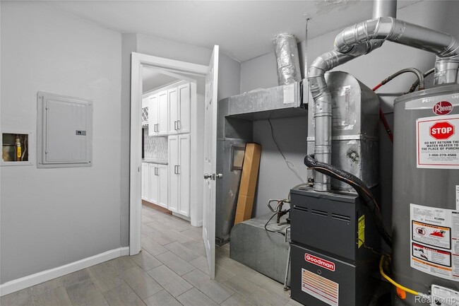 Building Photo - 22712 Clairwood St