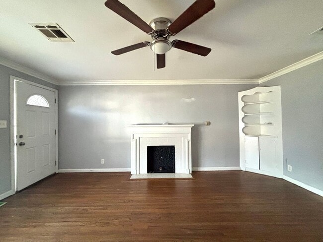 Building Photo - Beautiful Cozy 2 bedroom home