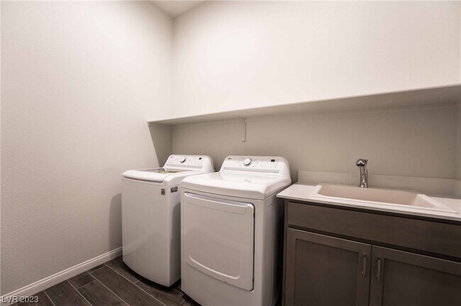 Building Photo - 533 Cadence Vista Dr