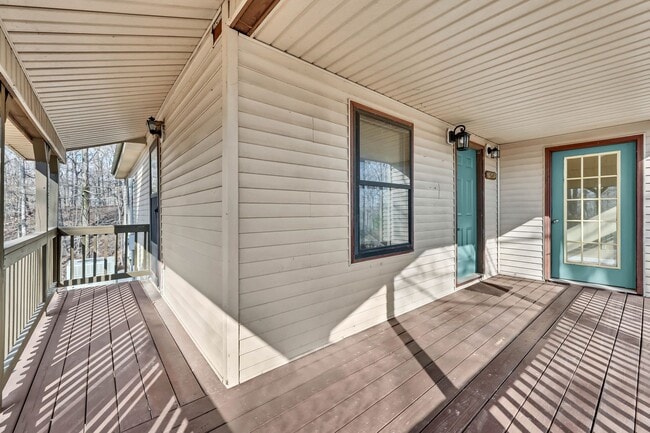 Building Photo - Dover Area-Renovated