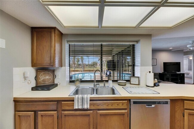 Building Photo - 811 Eagle Ln