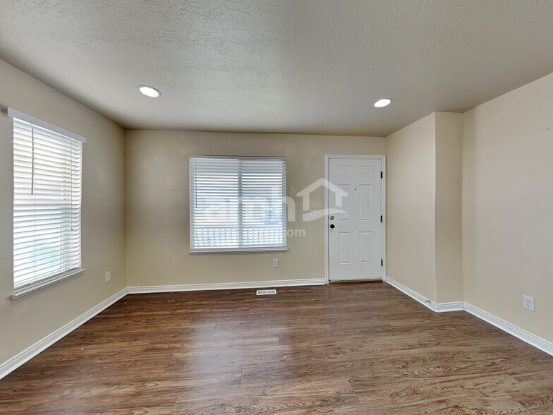 Building Photo - 4808 Addison Ave