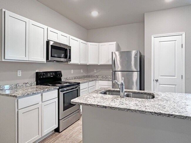 Building Photo - Charming Townhome Near I-35 & Randolph AFB