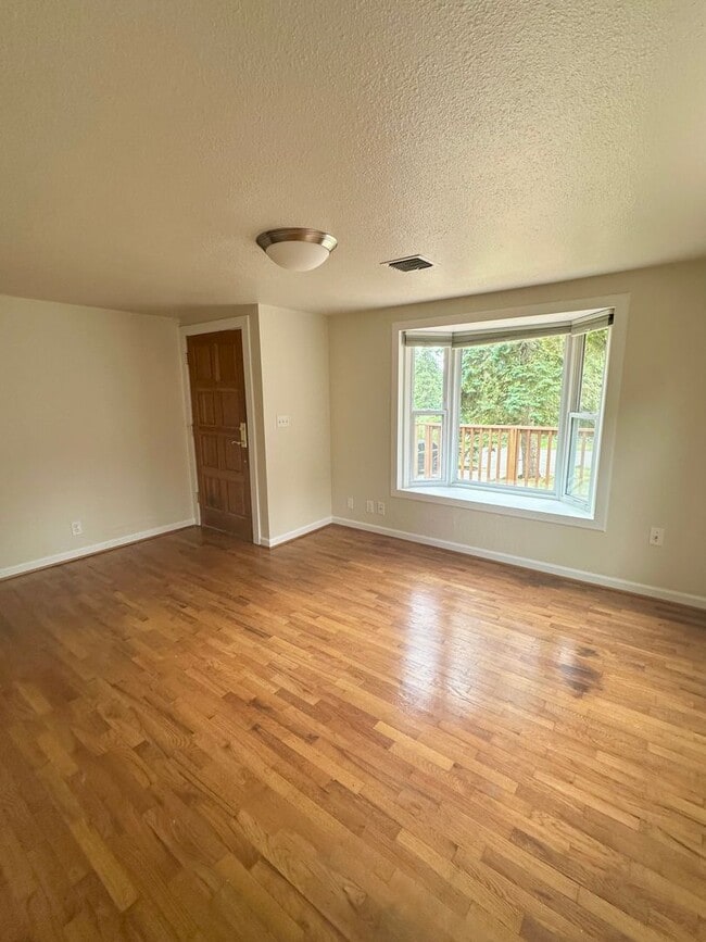 Building Photo - Charming 2-Bedroom, 2- bathroom Home with Bonus Space & Prime Shoreline Location