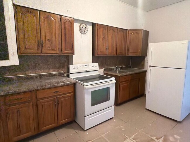 Building Photo - 2 Bedroom, 1 Bath