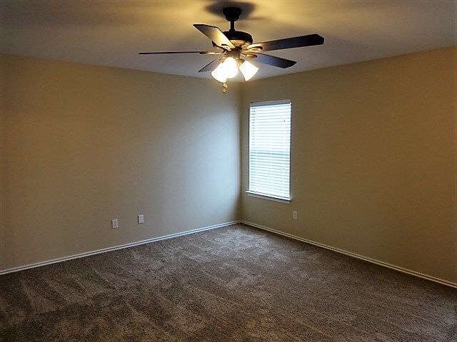 Building Photo - 317 Phillips St