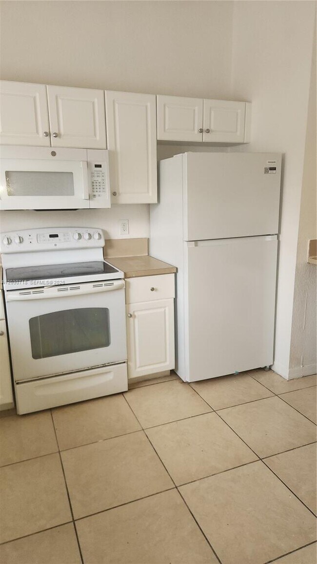Building Photo - 3826 SW 48th Ave