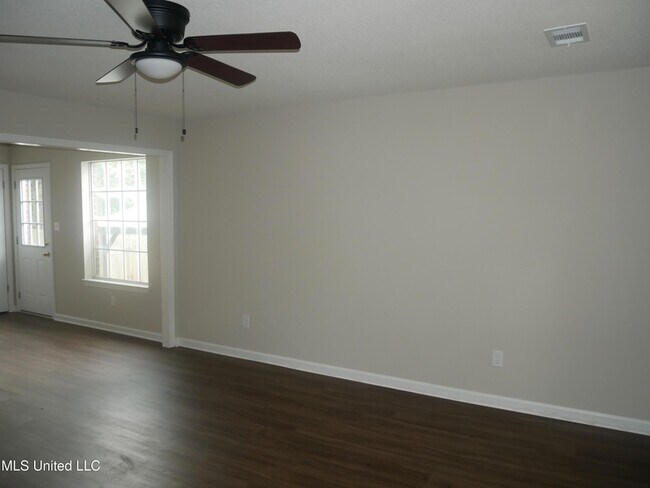 Building Photo - 6525 Lynnfield Rd