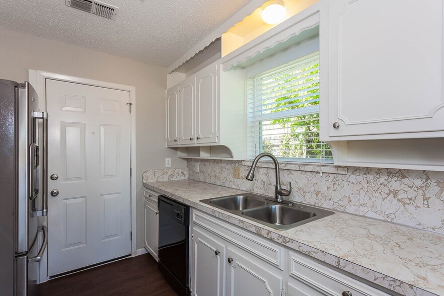 Building Photo - 6053 Herschel Dr