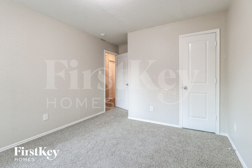 Building Photo - 21699 Horseshoe Dr