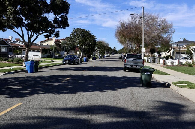 Building Photo - 422 Avenue E