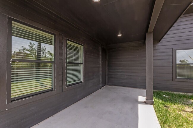 Building Photo - 3003 Alpha Wolf Ct