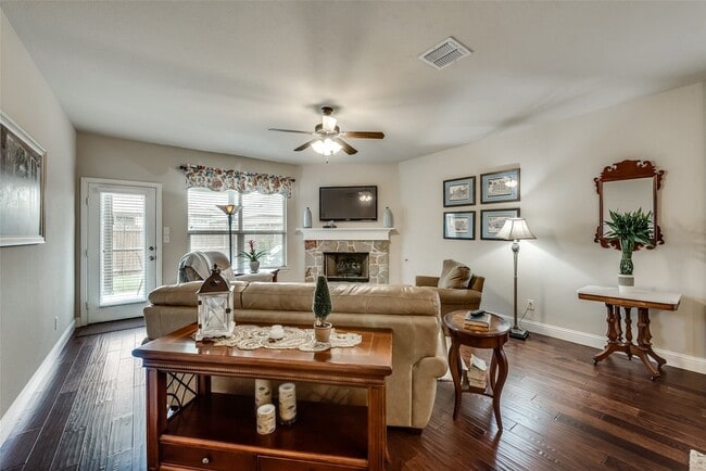 Building Photo - 1325 Realoaks Dr