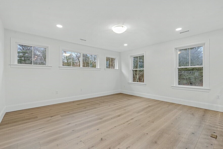 Building Photo - 19 Lily Pond Ln