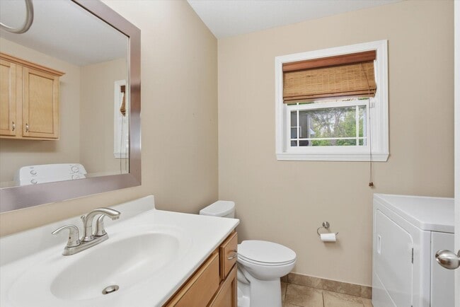 Building Photo - 420 N Village Cir
